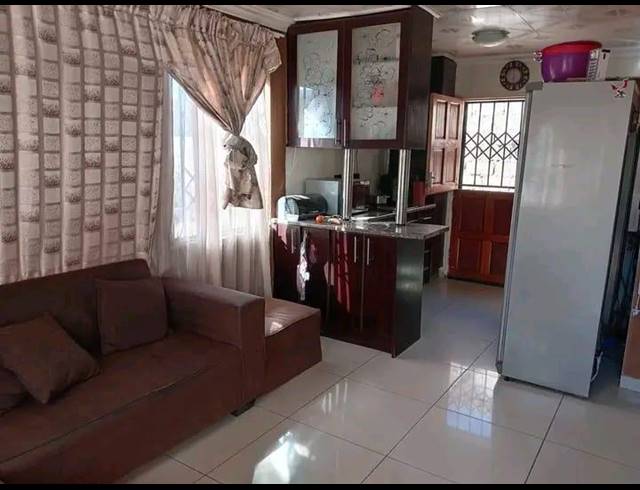 5 BEDROOM HOUSE FOR SALE IN PROTEA GLEN